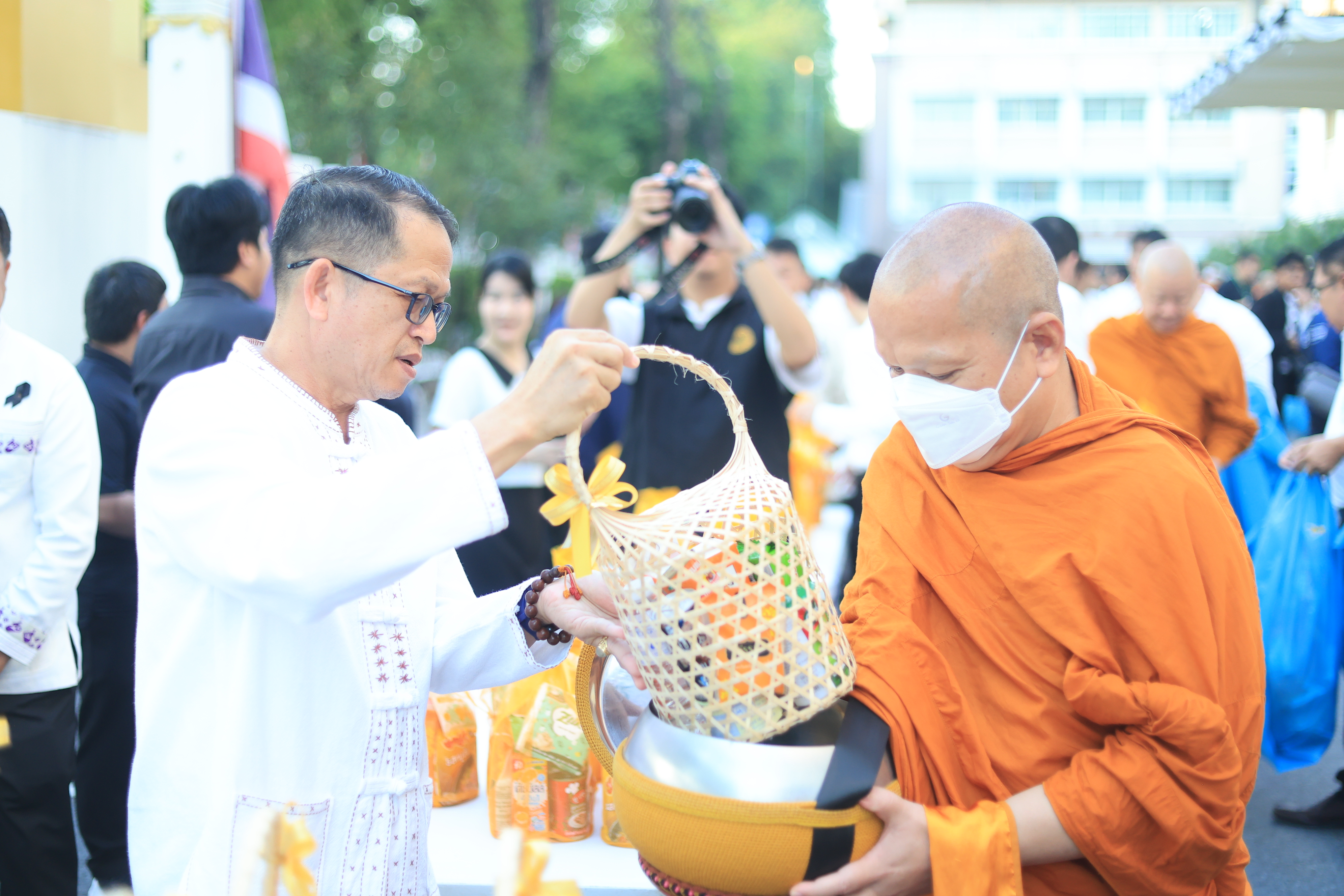 title - ส.ป.ก. ร่วมพิธีทำบุญตักบาตรของกระทรวงเกษตรและสหกรณ์ พร้อมสวัสดีปีใหม่ผู้บริหารกระทรวงเกษตรและสหกรณ์เนื่องในเทศกาลปีใหม่ พุทธศักราช 2569